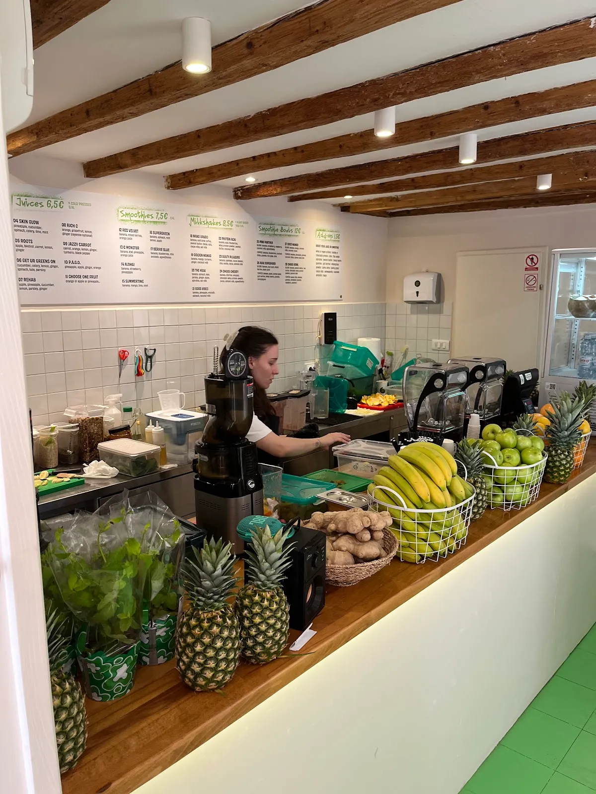 Ginger juice & smoothie bar