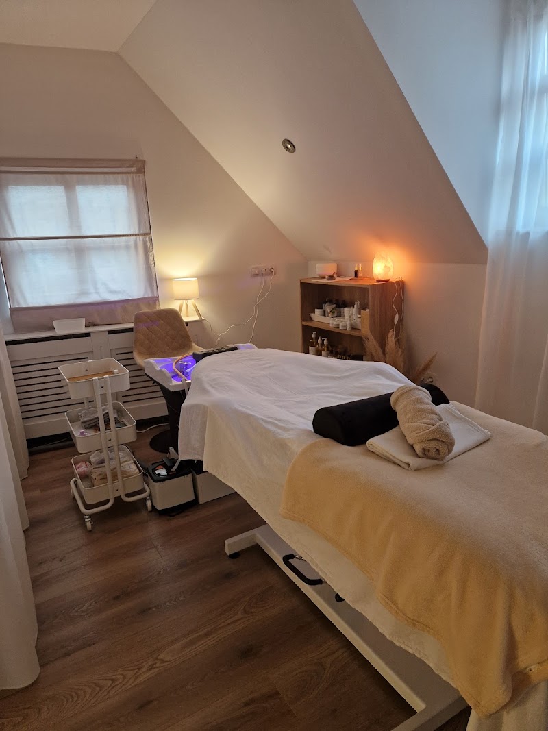 Head spa, profesionalni tretmani lica, aromaterapija - Aromaderm wellness studio — photo 2