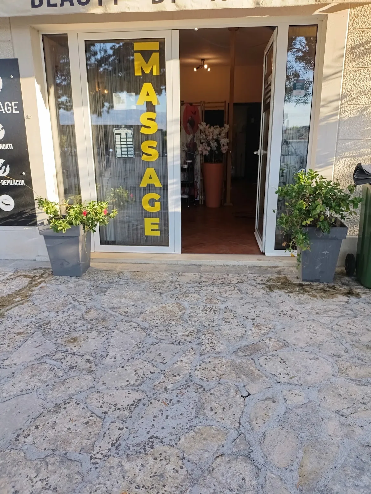 Massage Studio Aroma