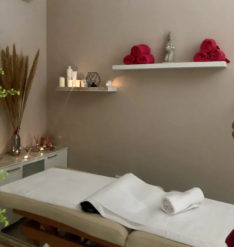 /-Massage Studio Zen
