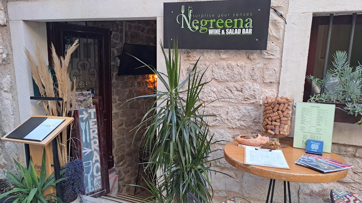 Negreena restaurant, Salad & Wine bar