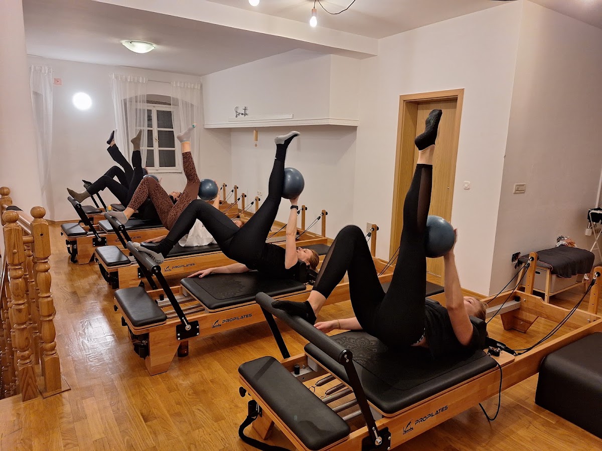 Oblique, pilates reformer studio