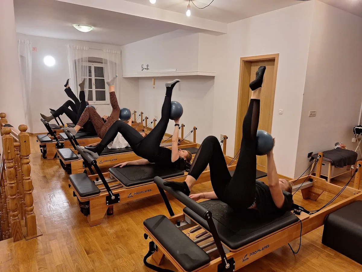 Oblique, pilates reformer studio