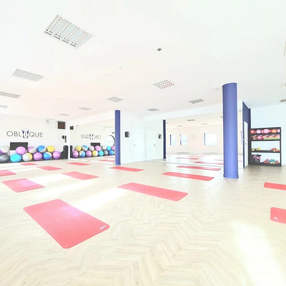Pilates Studio Oblique