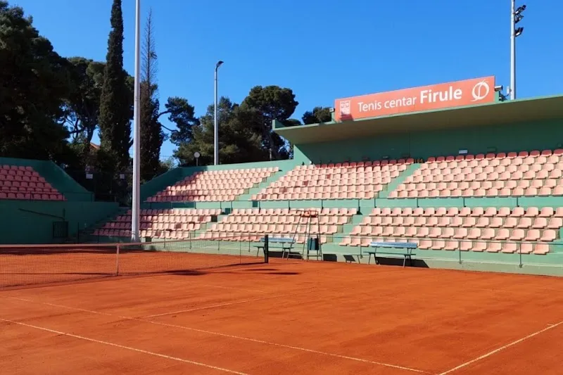 Tennis Coach Split
