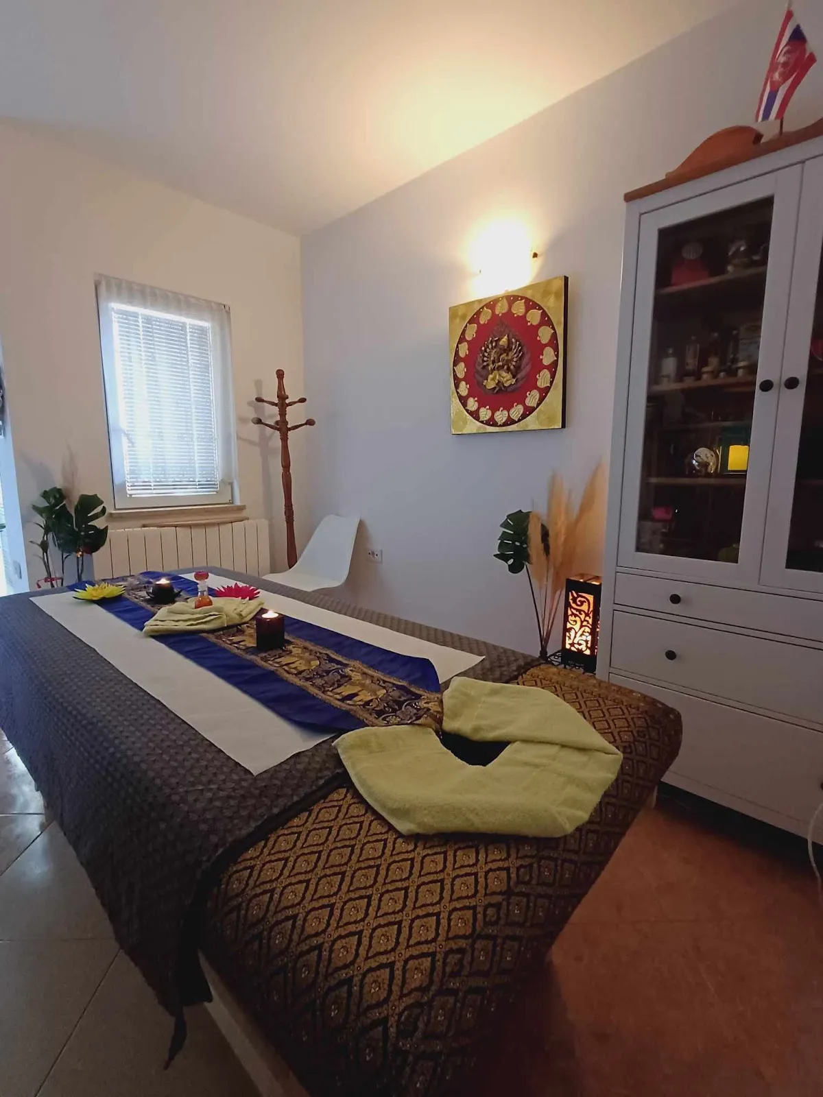 Thai studio massage, (Massage Therapist)